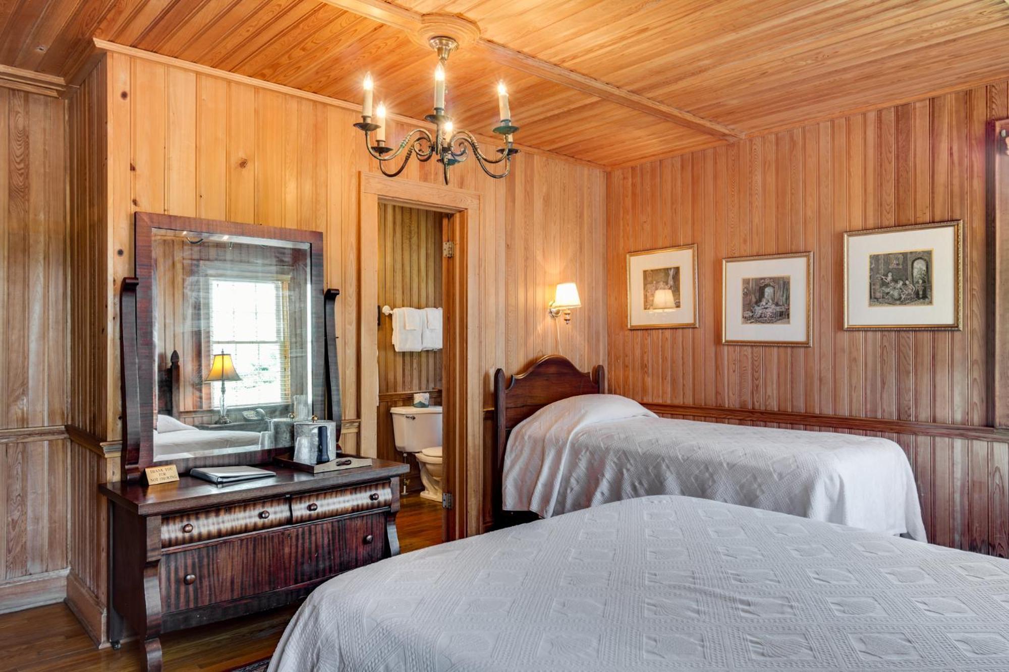 The Castle Bed And Breakfast Ocracoke Esterno foto