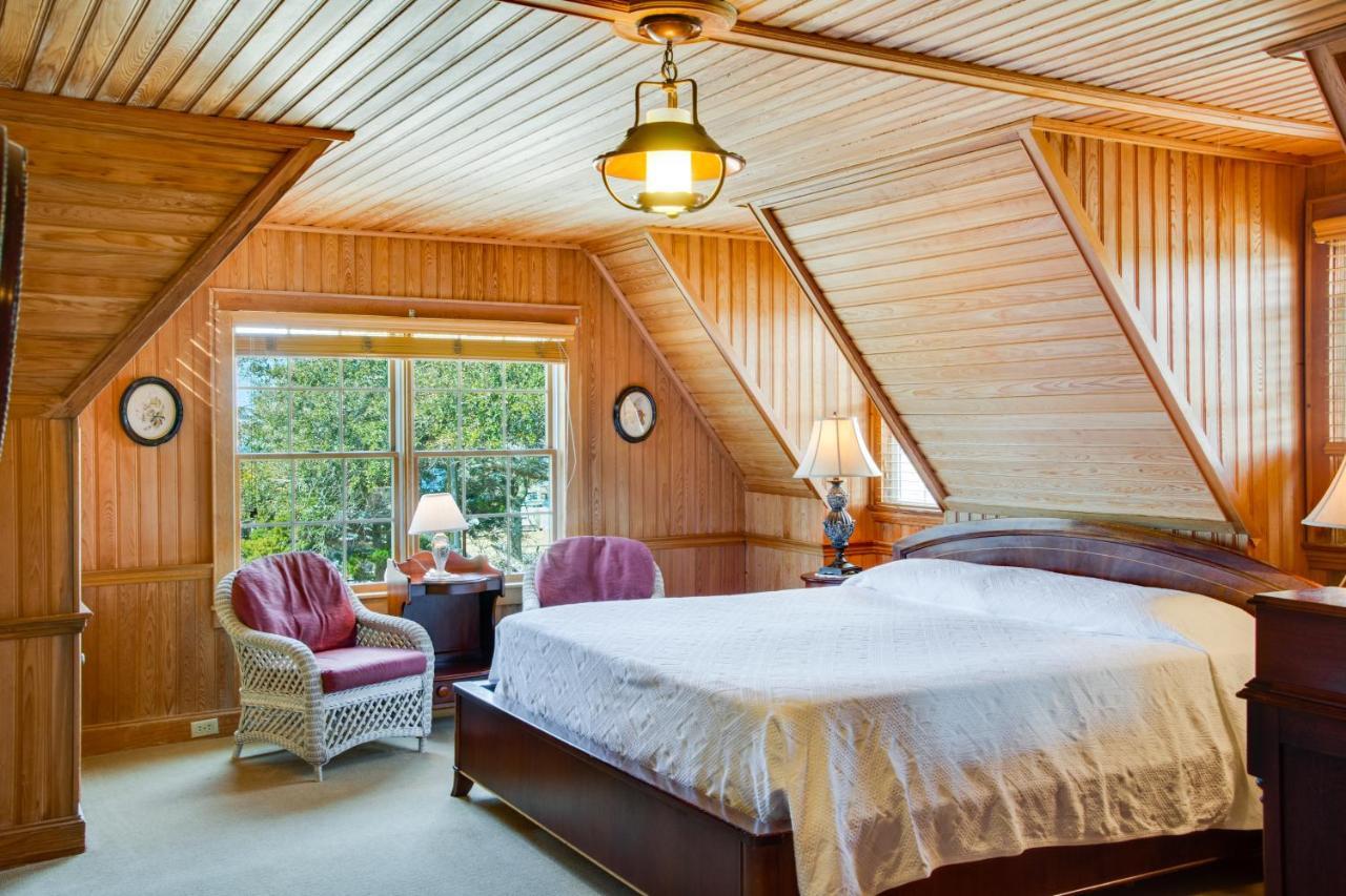 The Castle Bed And Breakfast Ocracoke Esterno foto