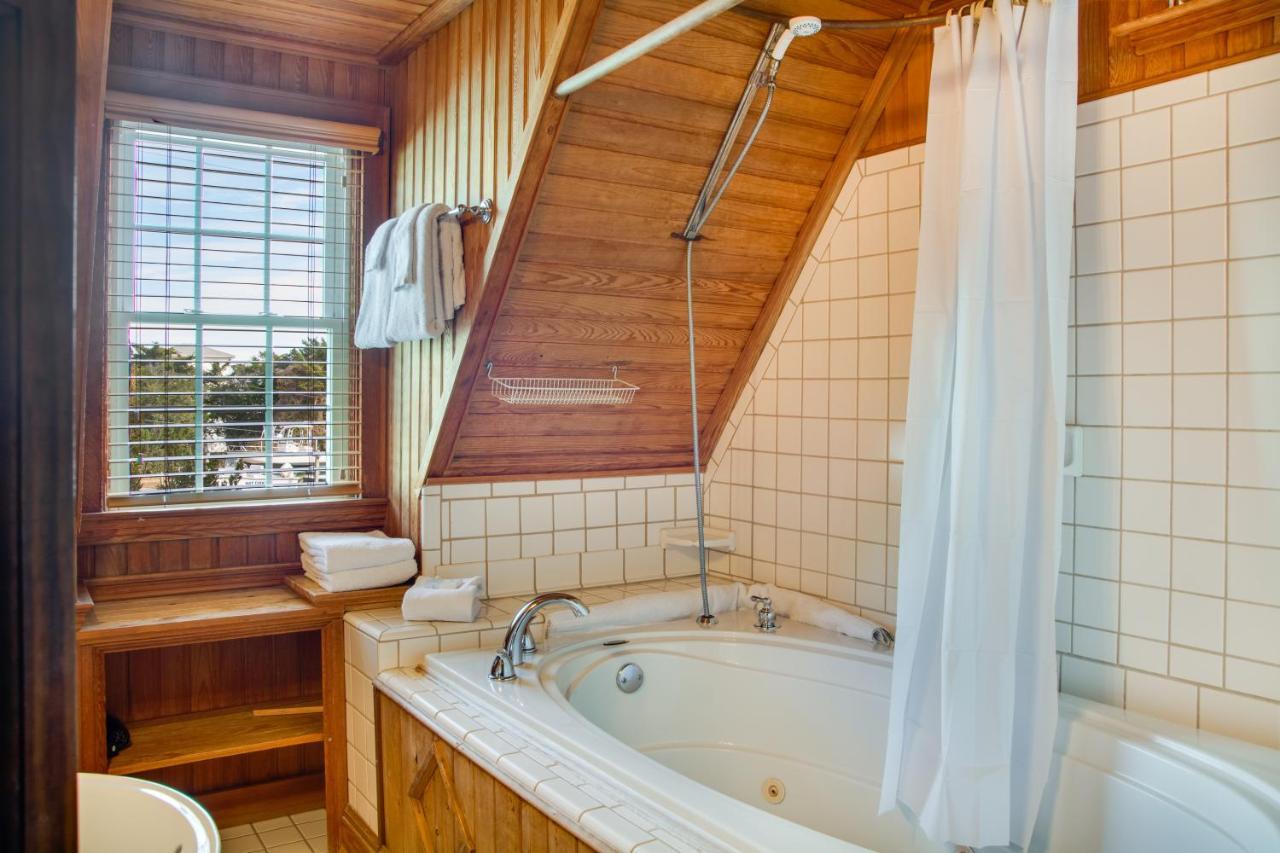 The Castle Bed And Breakfast Ocracoke Esterno foto