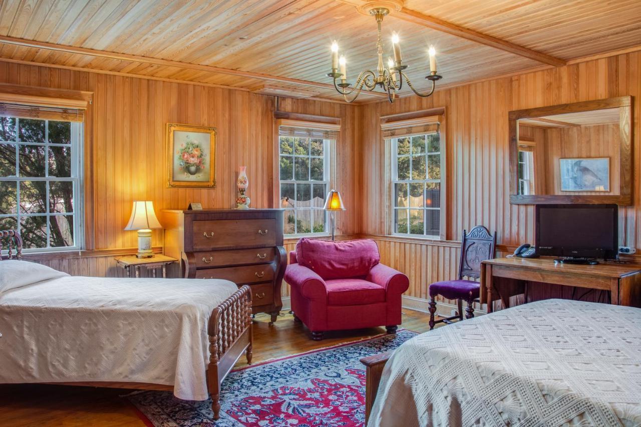 The Castle Bed And Breakfast Ocracoke Esterno foto