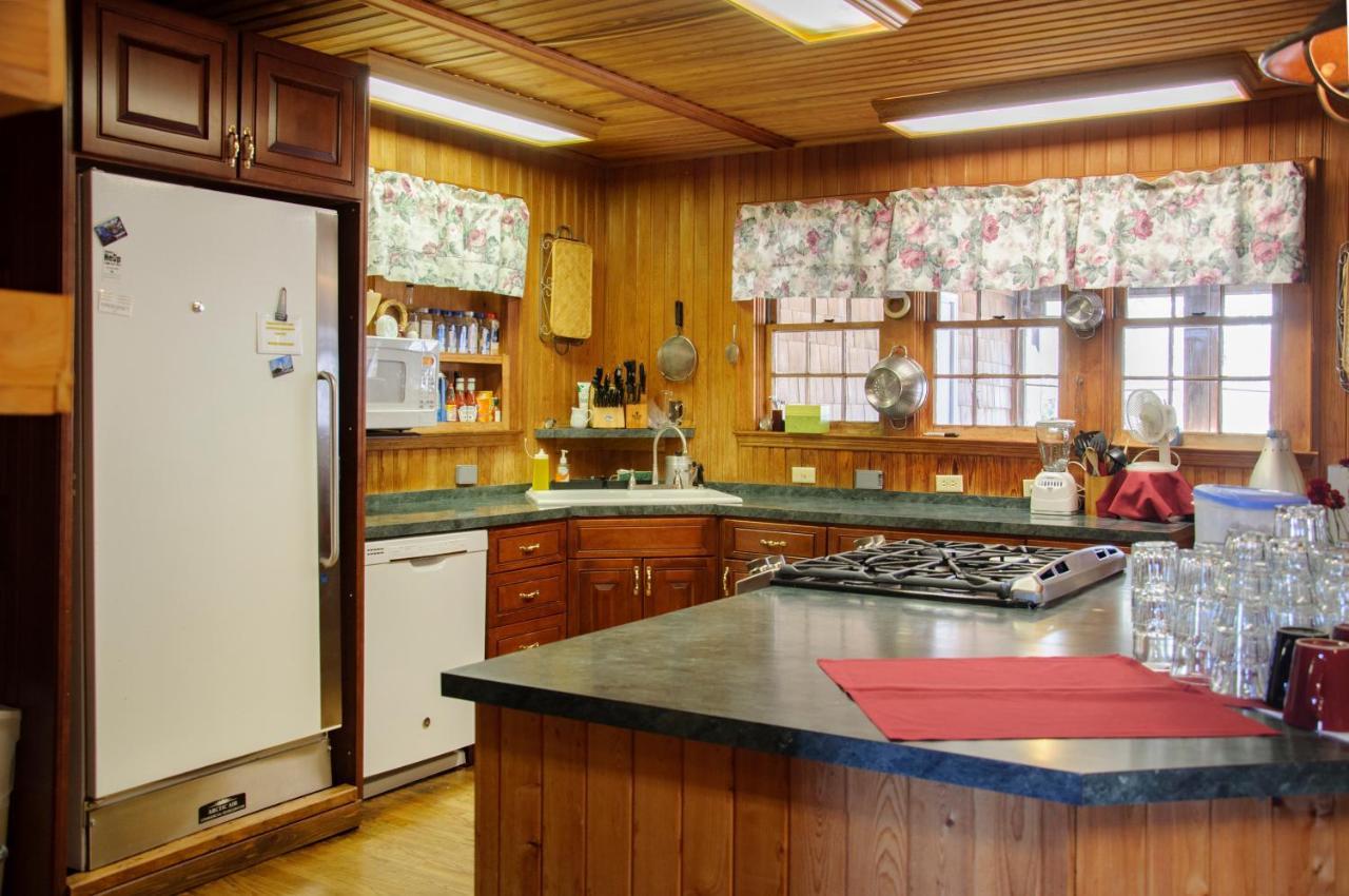 The Castle Bed And Breakfast Ocracoke Esterno foto