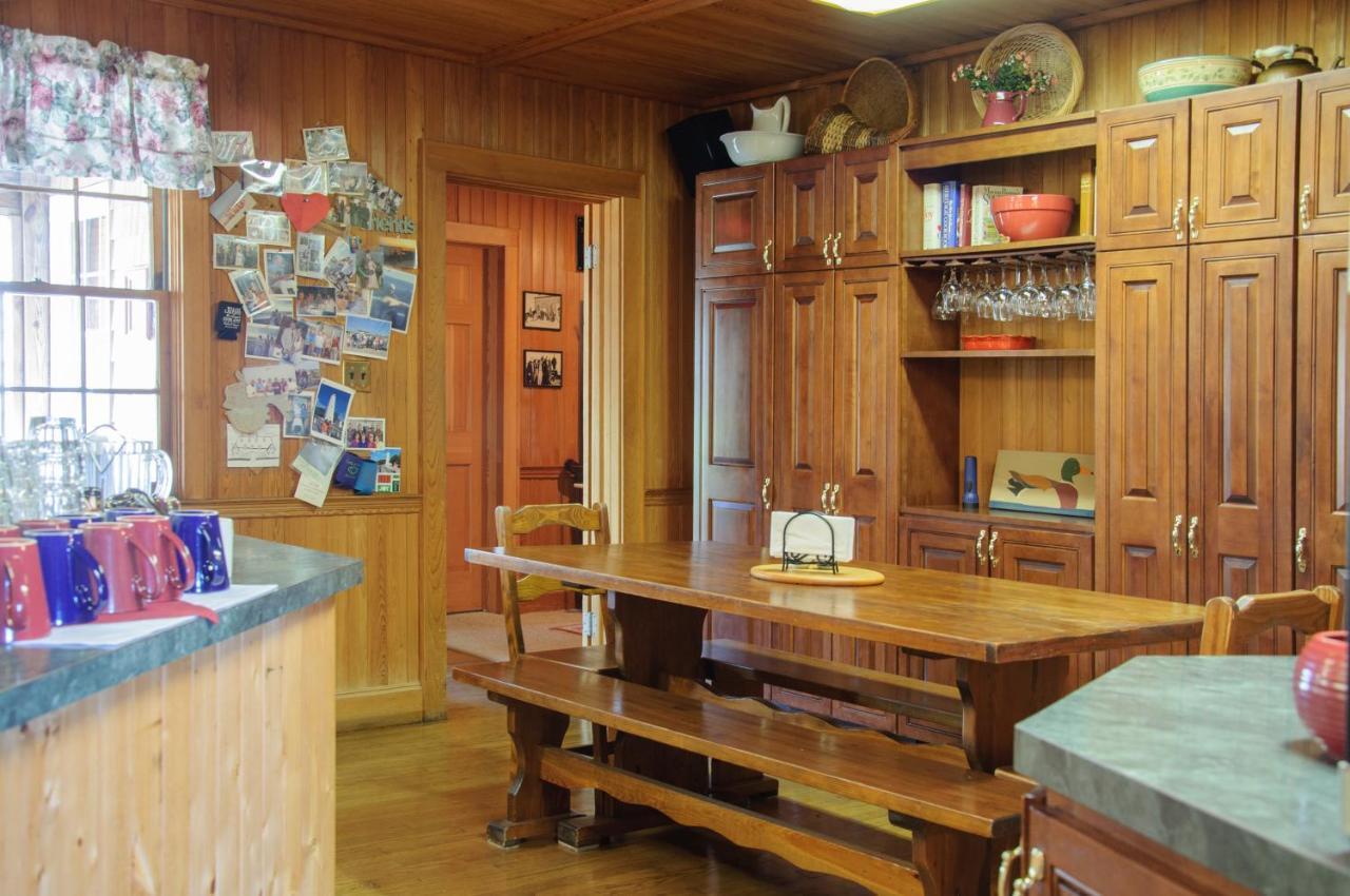 The Castle Bed And Breakfast Ocracoke Esterno foto