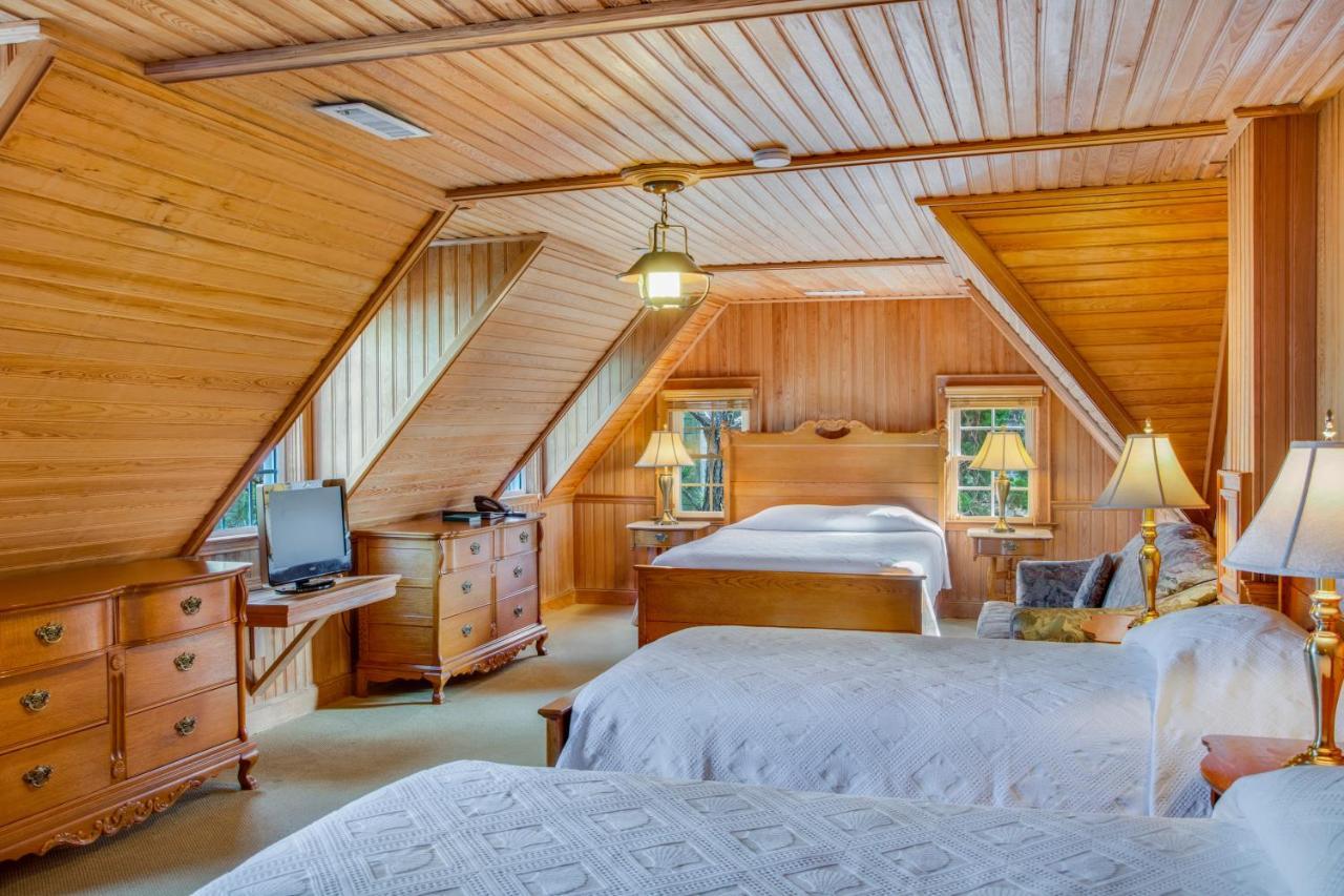 The Castle Bed And Breakfast Ocracoke Esterno foto
