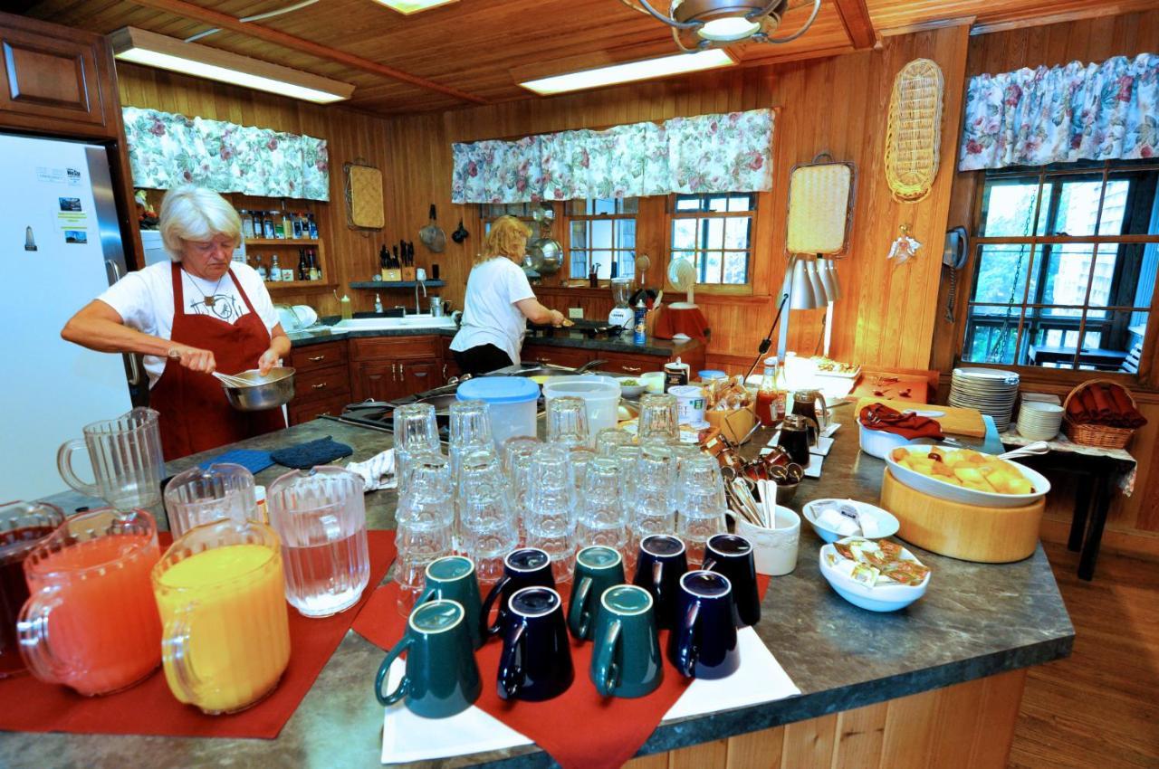 The Castle Bed And Breakfast Ocracoke Esterno foto